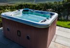 how does a hot tub work