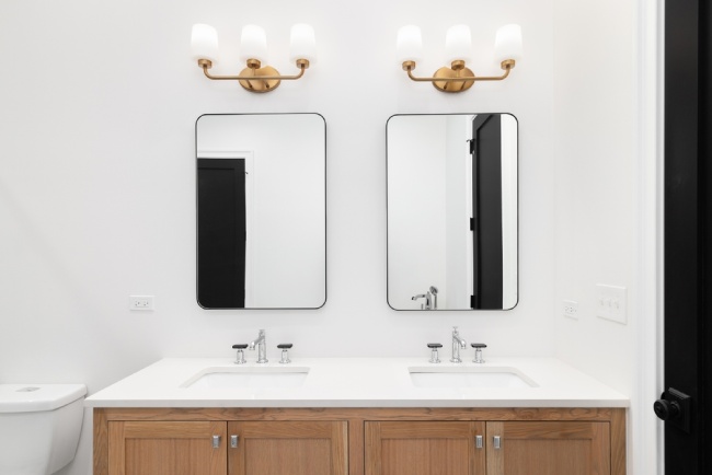 How Wide Should Vanity Lights be Compared to the Mirror