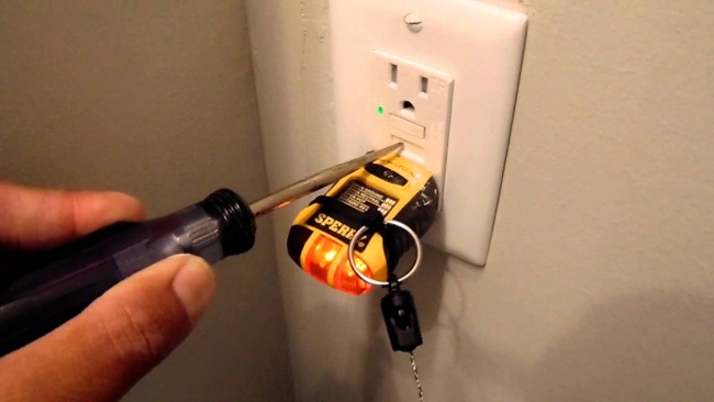Fix a bathroom fan - Check the GFCI circuit