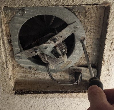 Fix a bathroom fan - Check the fan motor