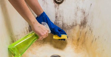 how to remove stains from acrylic bathtub